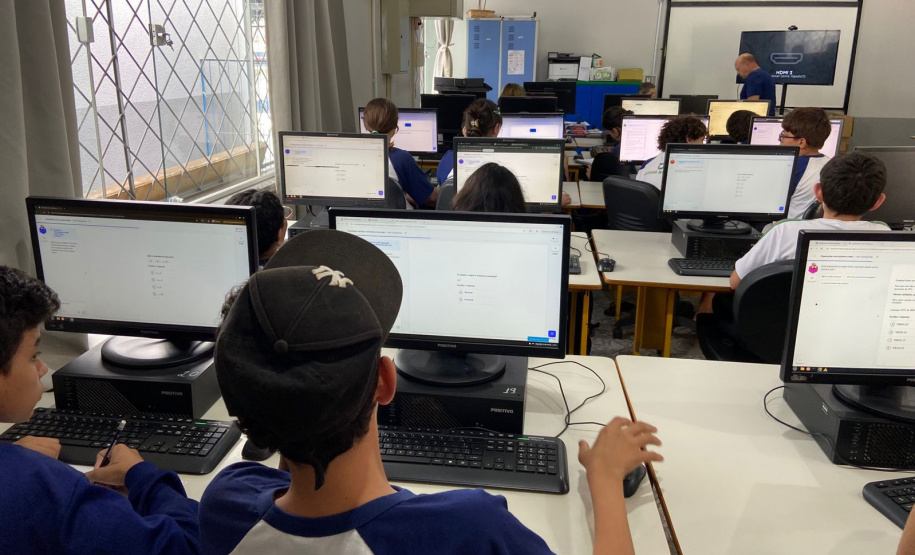 SEED - Alunos de Francisco Beltrão são os primeiros do Brasil a testar nova ferramenta para o ensino de Matemática