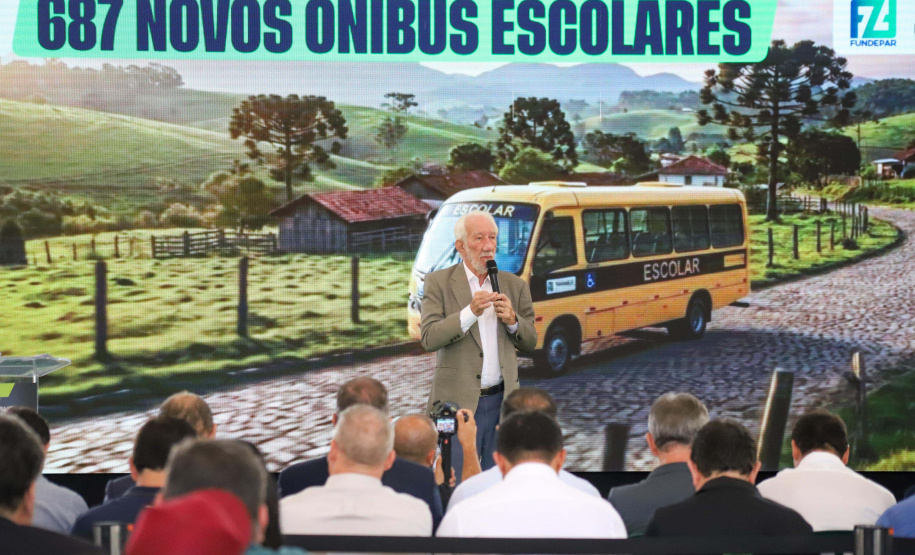 Estado inicia entrega de 687 ônibus escolares para 340 municípios