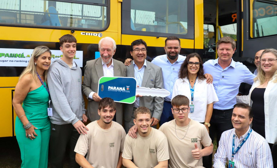 Estado inicia entrega de 687 ônibus escolares para 340 municípios