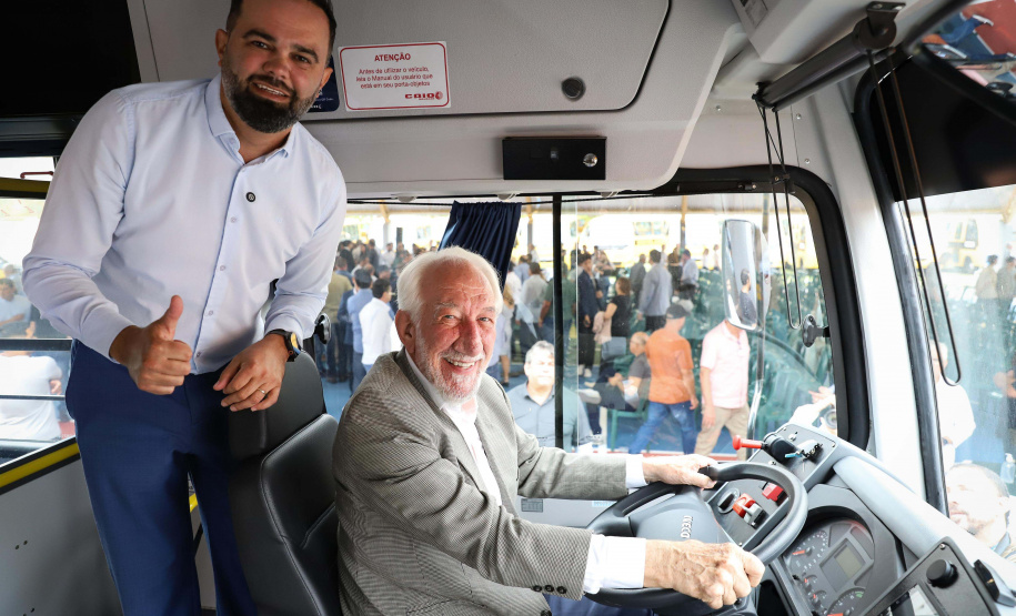 Estado inicia entrega de 687 ônibus escolares para 340 municípios