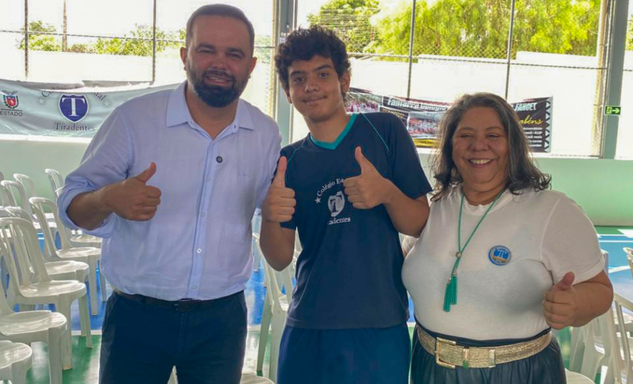 SEED - Colégio de Santo Antônio da Platina recebe nova quadra esportiva