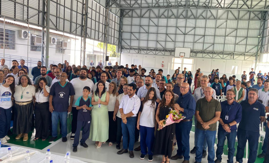 SEED - Colégio de Santo Antônio da Platina recebe nova quadra esportiva