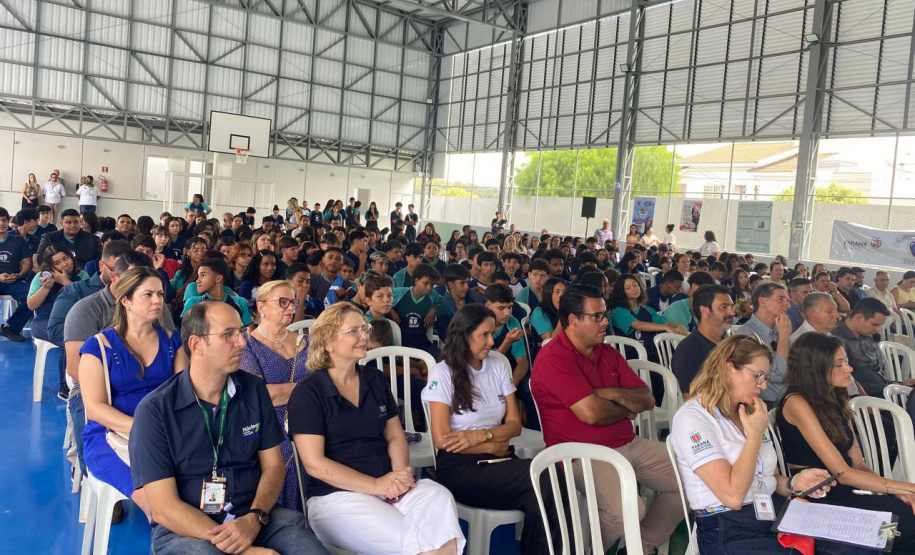 SEED - Colégio de Santo Antônio da Platina recebe nova quadra esportiva