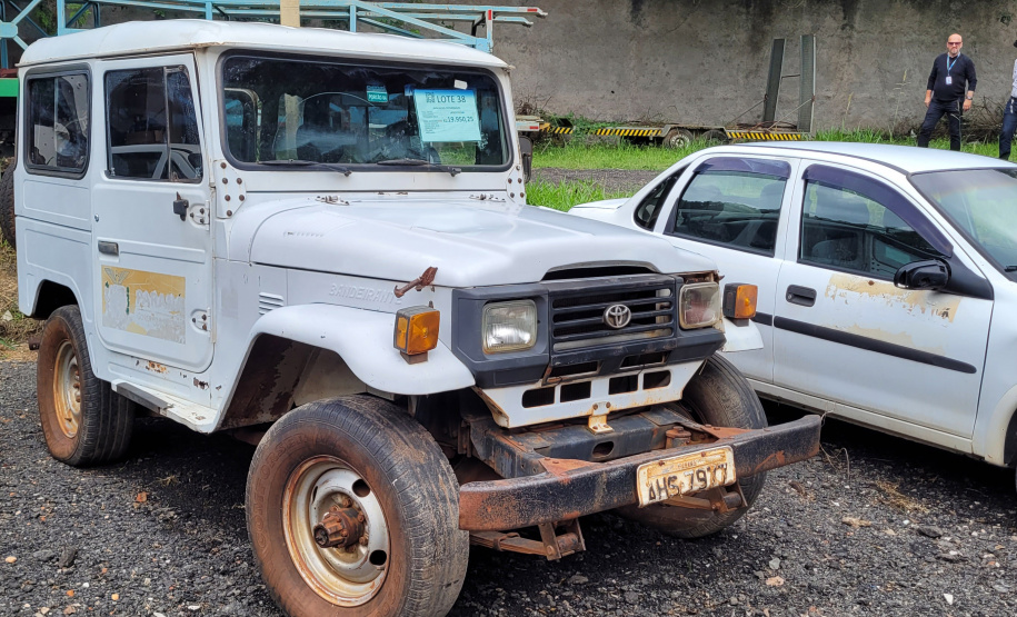 Está aberto o período de lances do leilão de veículos oficiais do Estado