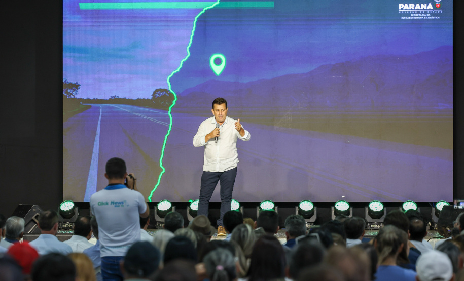 Ratinho Junior anuncia contorno e novo trevo em Santa Helena, além de R$ 59 milhões para estradas rurais no Oeste