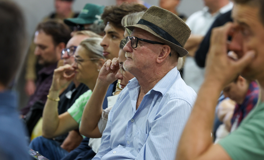 Ratinho Junior anuncia contorno e novo trevo em Santa Helena, além de R$ 59 milhões para estradas rurais no Oeste