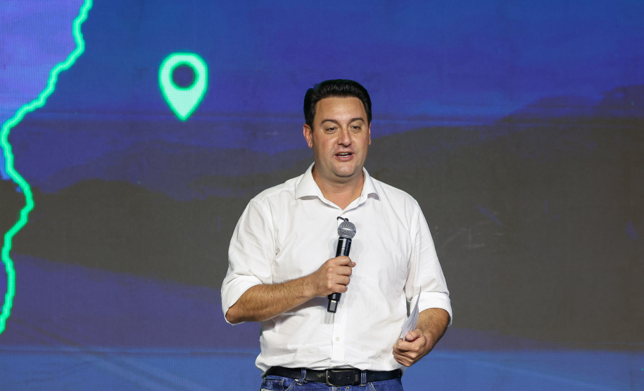 Ratinho Junior anuncia contorno e novo trevo em Santa Helena, além de R$ 59 milhões para estradas rurais no Oeste