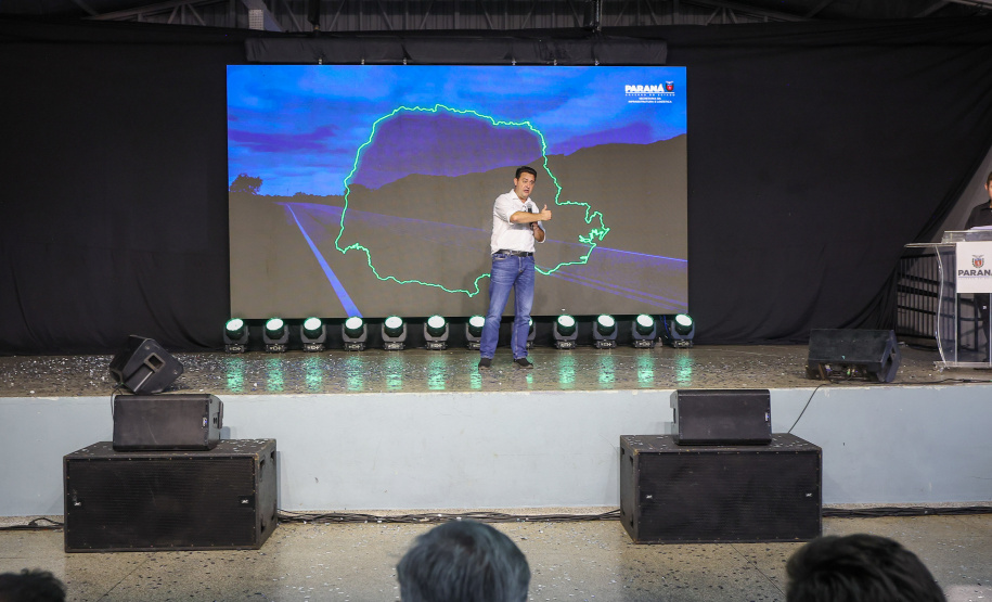 Ratinho Junior anuncia contorno e novo trevo em Santa Helena, além de R$ 59 milhões para estradas rurais no Oeste