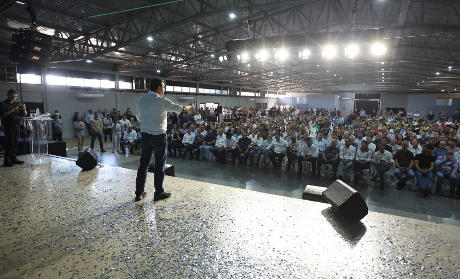 Ratinho Junior anuncia contorno e novo trevo em Santa Helena, além de R$ 59 milhões para estradas rurais no Oeste