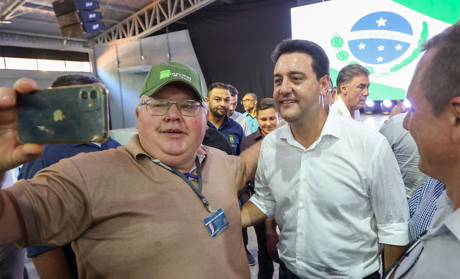 Ratinho Junior anuncia contorno e novo trevo em Santa Helena, além de R$ 59 milhões para estradas rurais no Oeste