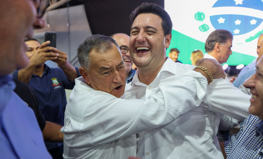 Ratinho Junior anuncia contorno e novo trevo em Santa Helena, além de R$ 59 milhões para estradas rurais no Oeste