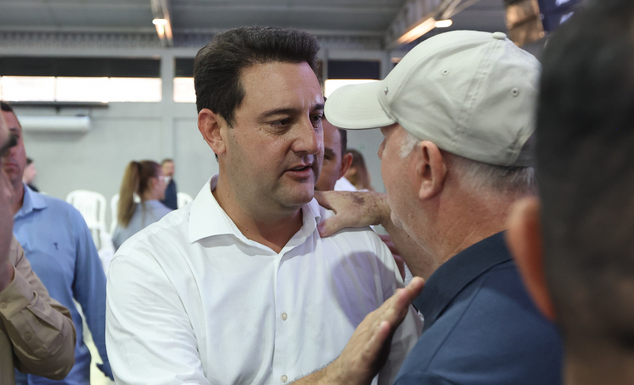 Ratinho Junior anuncia contorno e novo trevo em Santa Helena, além de R$ 59 milhões para estradas rurais no Oeste