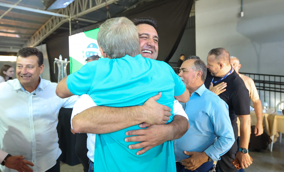 Ratinho Junior anuncia contorno e novo trevo em Santa Helena, além de R$ 59 milhões para estradas rurais no Oeste