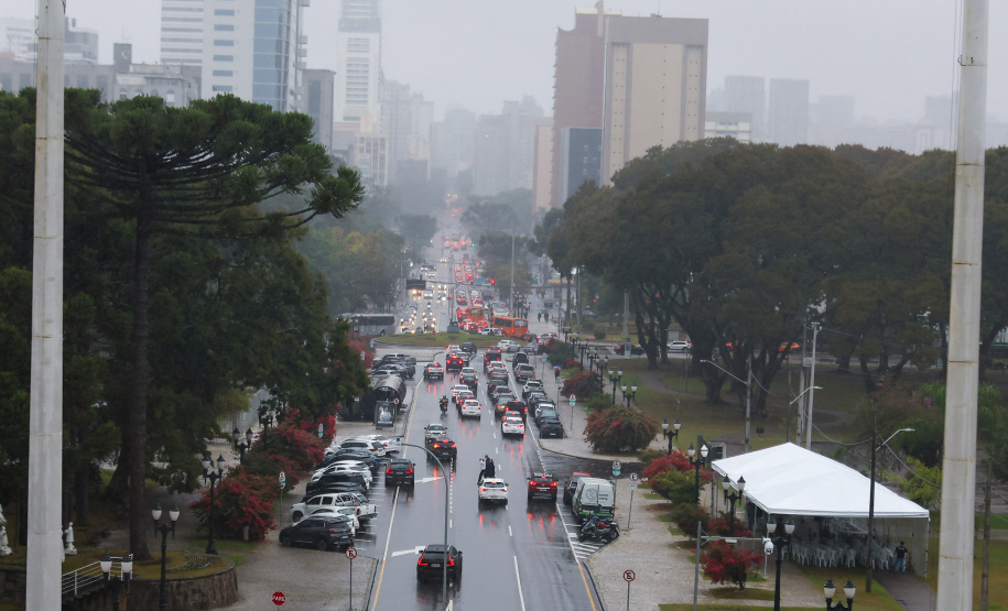 Defesa Civil alerta para risco alto de tempestades e granizo nesta quarta-feira