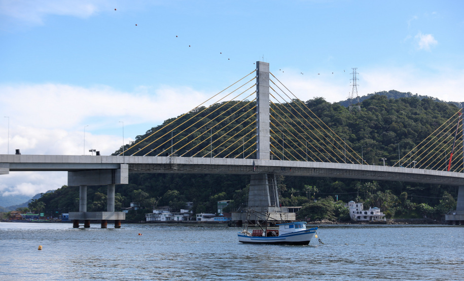Acabamentos finais: falta um dia para a inauguração da Ponte de Guaratuba