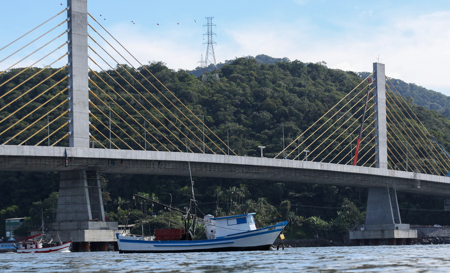Acabamentos finais: falta um dia para a inauguração da Ponte de Guaratuba