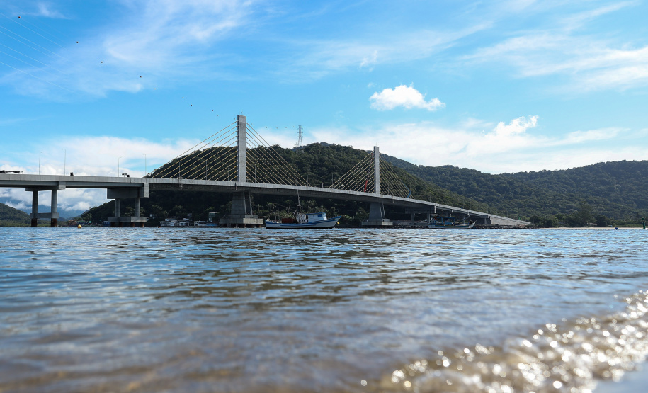 Acabamentos finais: falta um dia para a inauguração da Ponte de Guaratuba
