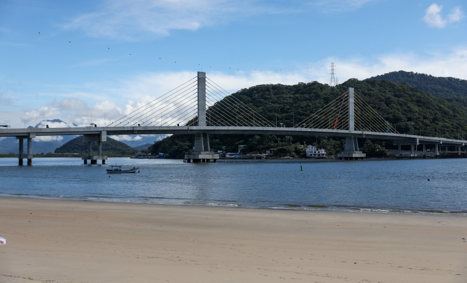 Acabamentos finais: falta um dia para a inauguração da Ponte de Guaratuba