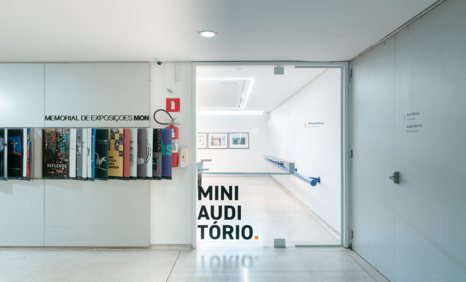 MON realiza mesa-redonda e lançamento de catálogo sobre o artista Alberto Massuda