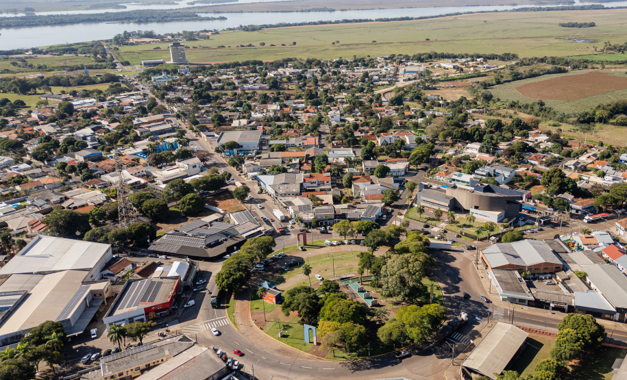 Exportações de empresas paranaenses por Foz do Iguaçu e Guaíra crescem até 21% desde 2018