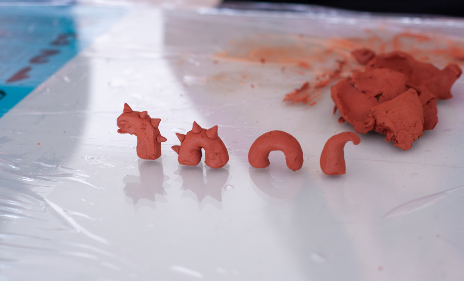 MON promove oficina de modelagem em argila no mês de abril