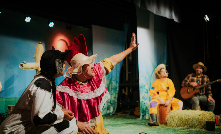 Programa Crianças no Teatro volta a circular levando cultura de graça pelo interior do Paraná; confira as cidades