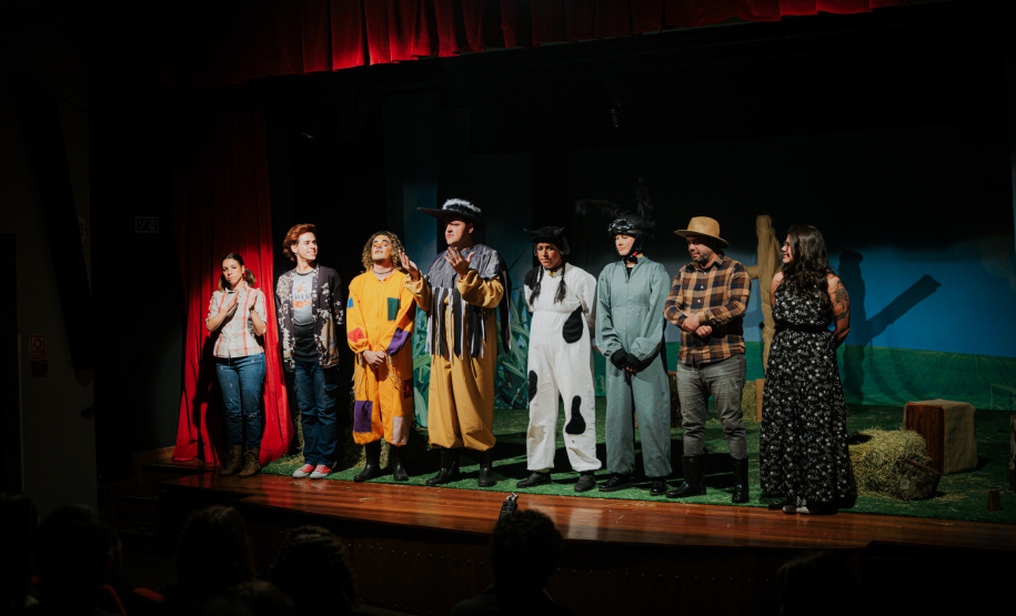 Programa Crianças no Teatro volta a circular levando cultura de graça pelo interior do Paraná; confira as cidades