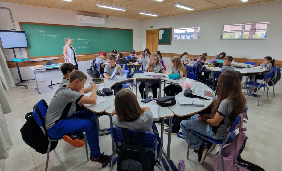 Governo avança na substituição de salas de madeira e prevê novas entregas até o fim de abril