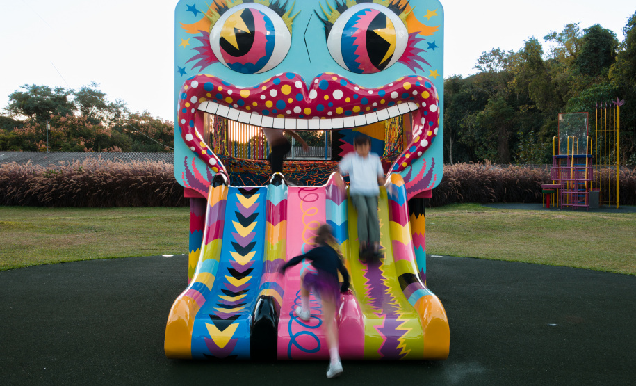 MON inaugura obra do artista avaf e convida o público a uma caça às artes na área externa do Museu