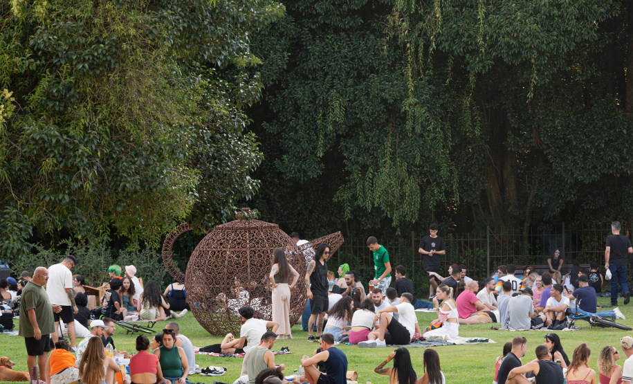 MON inaugura obra do artista avaf e convida o público a uma caça às artes na área externa do Museu