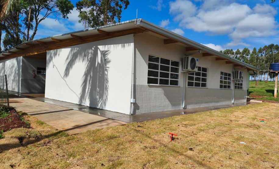 Governo avança na substituição de salas de madeira e prevê novas entregas até o fim de abril