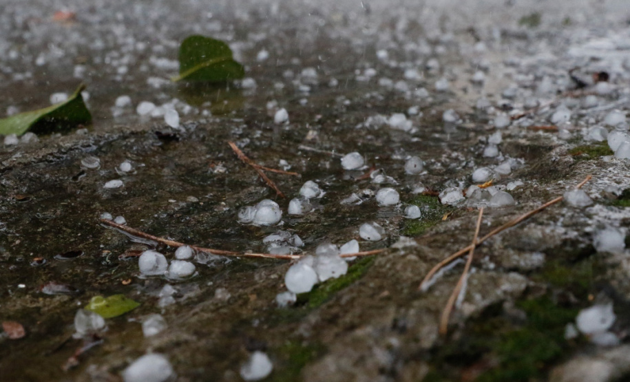 Defesa Civil alerta para risco alto de tempestades e granizo nesta quarta-feira
