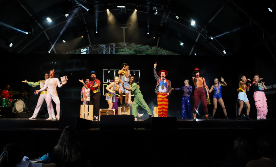 VIAJE PARANÁ - Festival de Curitiba movimentou economia, empregos, hotéis e serviços do turismo paranaense