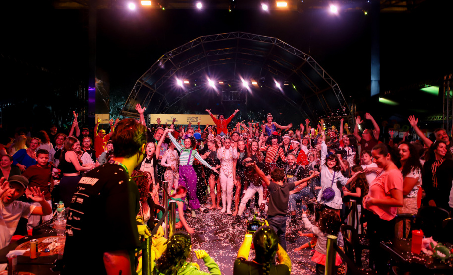 VIAJE PARANÁ - Festival de Curitiba movimentou economia, empregos, hotéis e serviços do turismo paranaense