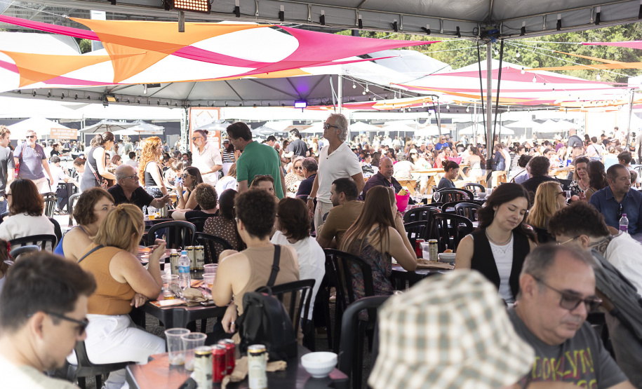 VIAJE PARANÁ - Festival de Curitiba movimentou economia, empregos, hotéis e serviços do turismo paranaense