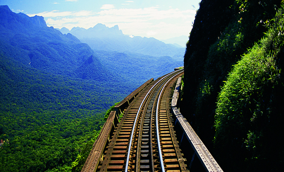 Trem turístico da Serra do Mar paranaense celebra 5 milhões de passageiros nesta sexta