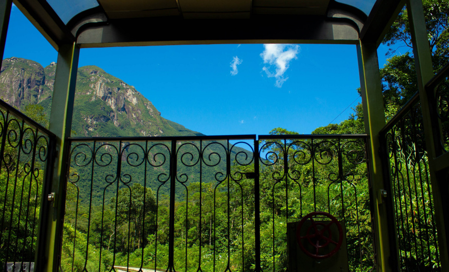 Trem turístico da Serra do Mar paranaense celebra 5 milhões de passageiros nesta sexta