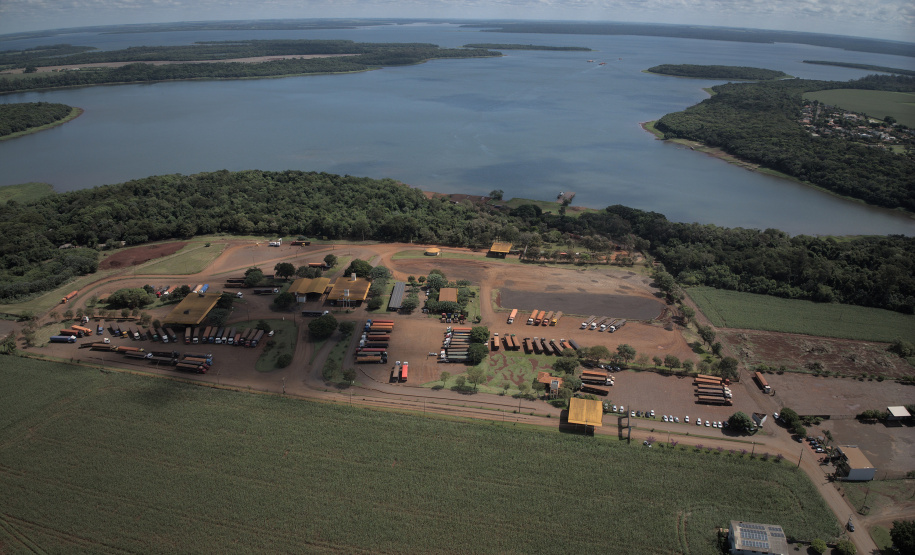 Ratinho Junior anuncia contorno e novo trevo em Santa Helena, além de R$ 59 milhões para estradas rurais no Oeste