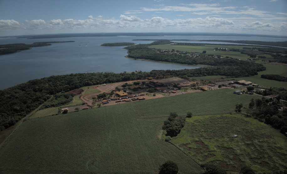 Ratinho Junior anuncia contorno e novo trevo em Santa Helena, além de R$ 59 milhões para estradas rurais no Oeste