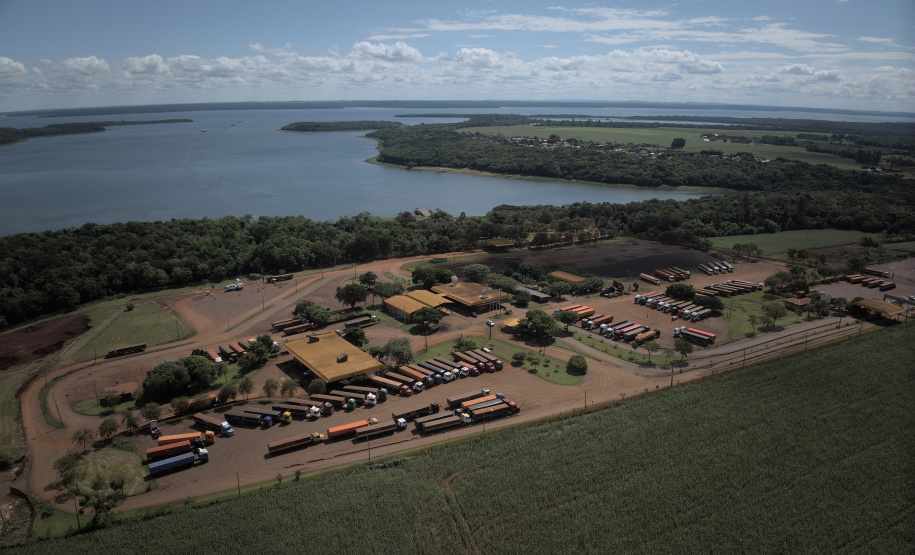 Ratinho Junior anuncia contorno e novo trevo em Santa Helena, além de R$ 59 milhões para estradas rurais no Oeste