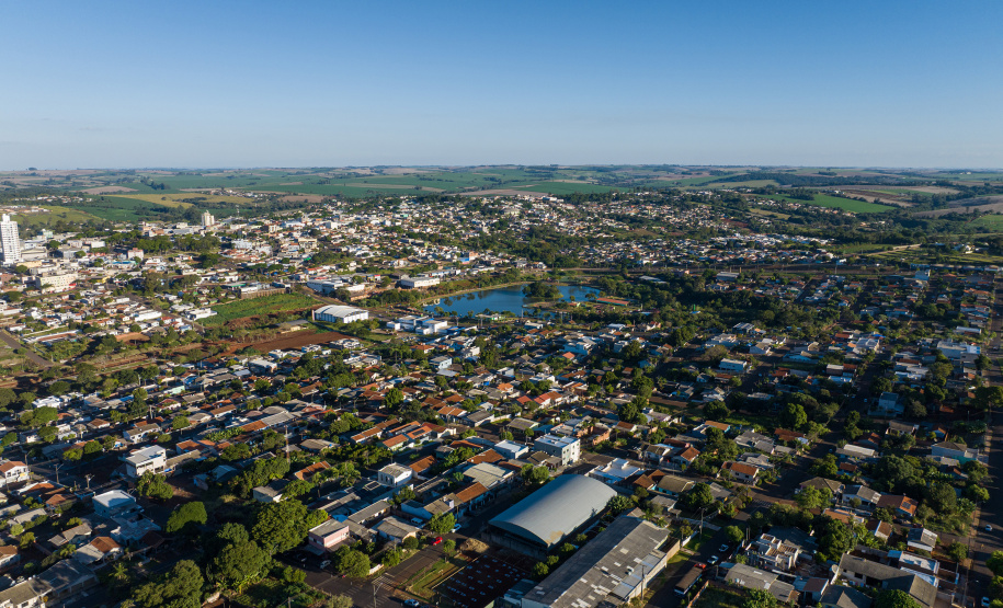 Governador anuncia R$ 35,9 milhões para infraestrutura urbana e rural de Ivaiporã