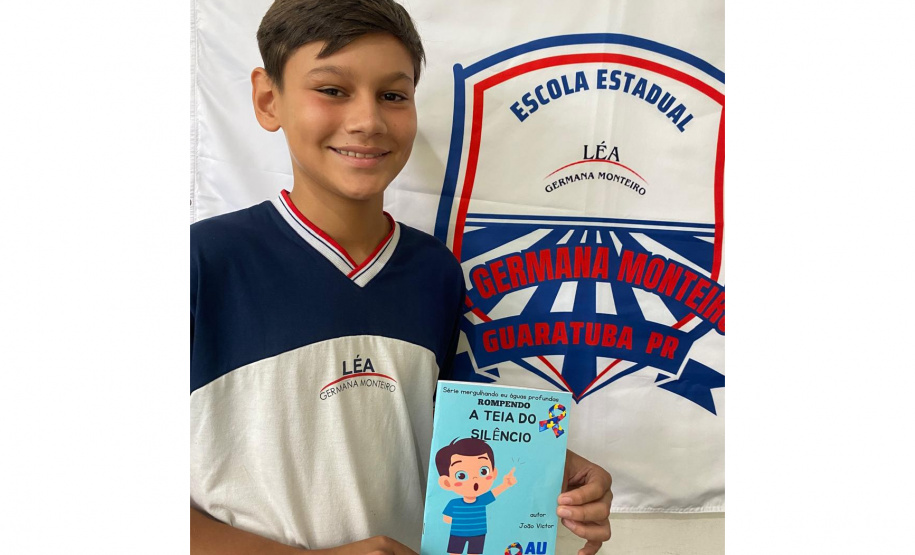 Aluno com autismo transforma vivência em livro e dá voz à inclusão na rede estadual
