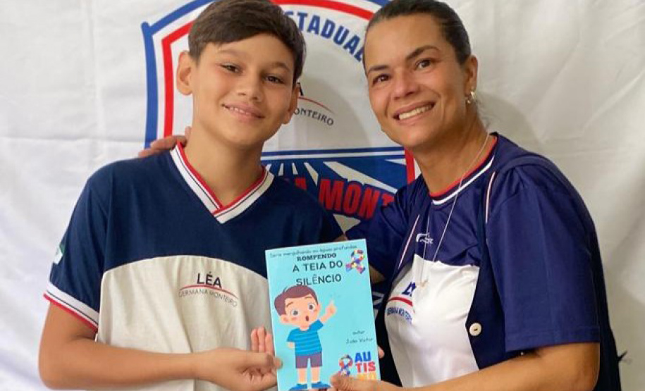 Aluno com autismo transforma vivência em livro e dá voz à inclusão na rede estadual