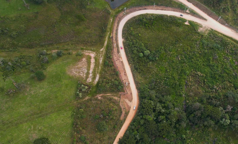 Sanepar entrega novas estradas rurais para atender população no entorno do Miringuava