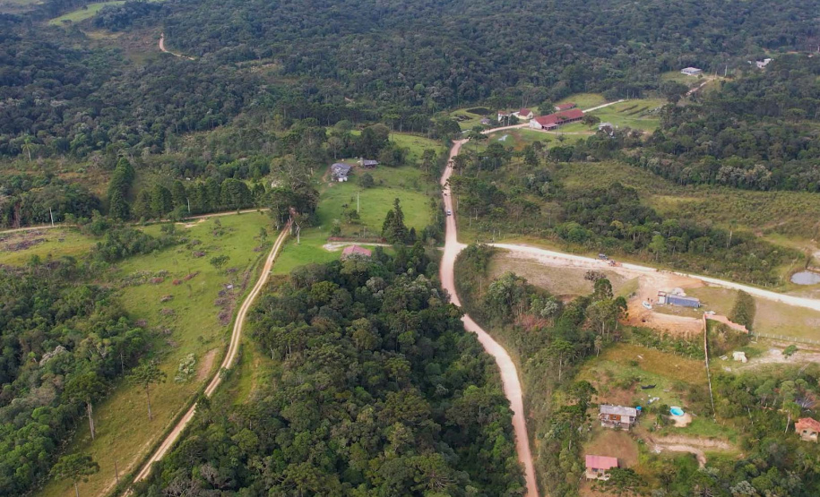 Sanepar entrega novas estradas rurais para atender população no entorno do Miringuava