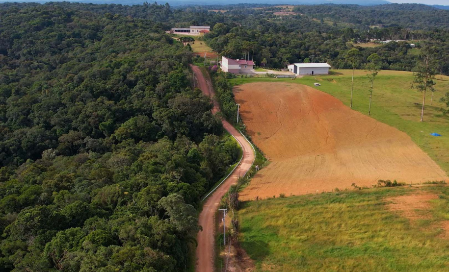 Sanepar entrega novas estradas rurais para atender população no entorno do Miringuava
