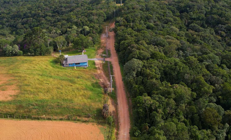 Sanepar entrega novas estradas rurais para atender população no entorno do Miringuava