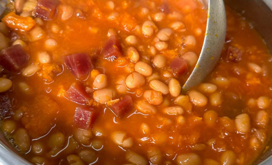 Com 1,5 milhão de refeições por dia, Fundepar disponibiliza livro para qualificar merenda