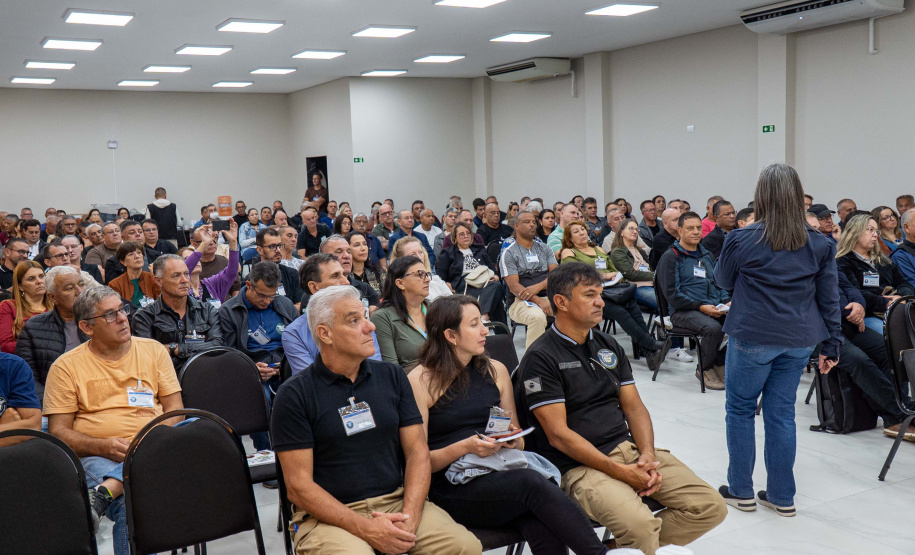 Capacitação de monitores e pedagogos dos colégios cívico-militares avança para o Interior do Paraná