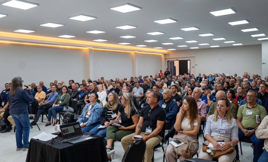 Capacitação de monitores e pedagogos dos colégios cívico-militares avança para o Interior do Paraná